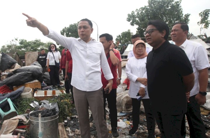 Wali Kota Eri sidak bozem makam Putat/RMOLJatim
