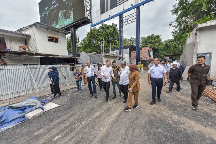Teks foto: Wali Kota Eri saat sidak di TIJ KBS/RMOLJatim