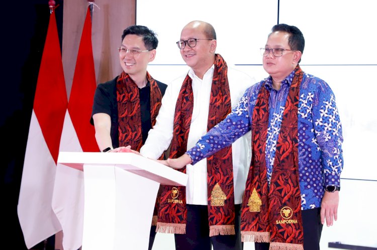 Penjabat (Pj) Gubernur Jawa Timur Adhy Karyono mendampingi Menteri Investasi dan Hilirisasi/Kepala BKPM RI Rosan Perkasa Roeslani