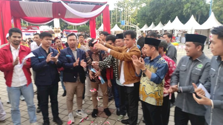Deputi Bidang Pemberdayaan Pemuda Kemenpora dan Komunitas Pemuda di Kantor Kemenpora senayan Jakarta Jumat 13/12)