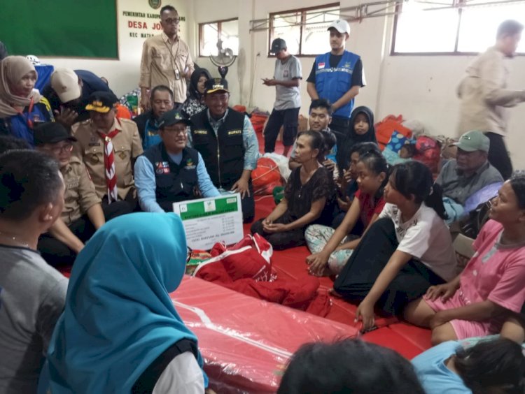 Mensos Gus Ipul di posko pengungsian warga terdampak banjir Kesamben Jombang/RMOLJatim
