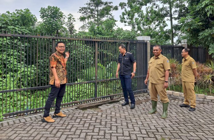 Arif Fathoni bersama Achmad Nurjayanto sidak di perempatan depan Kecamatan Lakarsantri/RMOLJatim