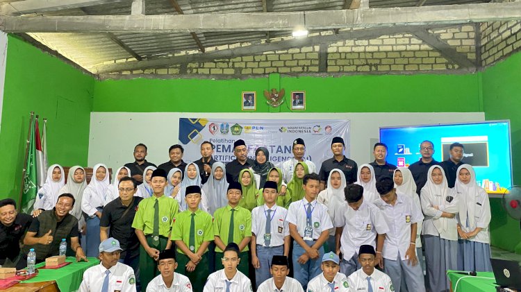 Foto: Foto usai kegiatan, peserta Pemanfaatan AI bagi Pelajar bersama pelaksana dari RPS Tuban