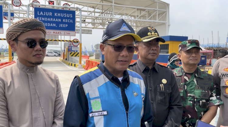 Dirut PT JPB bersama tokoh masyarakat dan gorkopimdda saat apel pembukaan Tol Fungsional Gending-Kraksaan