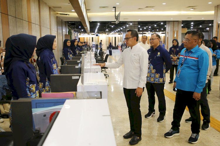 Wamendagri Bima Arya Sugiarto meninjau Mal Pelayanan Publik Siola/Ist