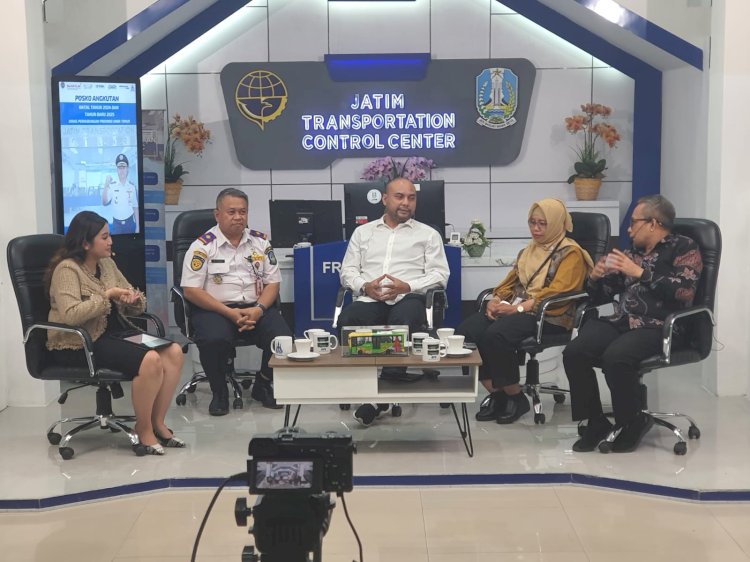 Podcast Dishub Jatim yang mengangkat tema "Peluang Penambahan Koridor Baru Bus Trans Jatim"