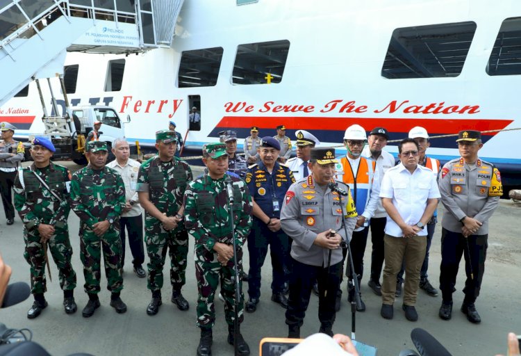 Pj Gubernur Adhy mendampingi Kapolri Jenderal Listyo Sigit Prabowo dan Panglima TNI Jenderal Agus Subiyanto meninjau kesiapan Posko Terpadu/Ist
