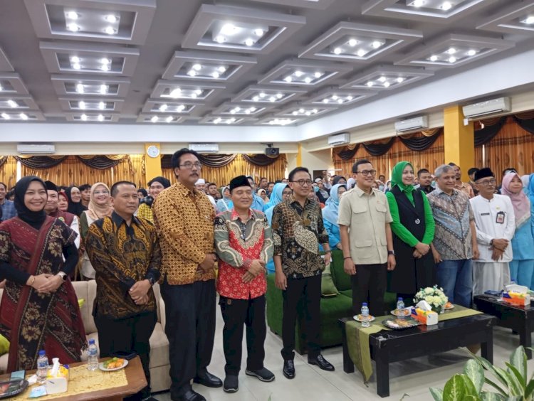 Menteri P2MI Abdul Kadir Karding saat di RSBS Jember, didampingi kepala RSBS, dr Faida.
