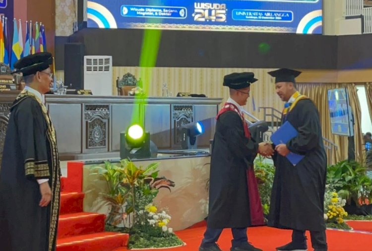 Renville Antonio usai resmi raih gelar doktor di Unair Surabaya/RMOLJatim