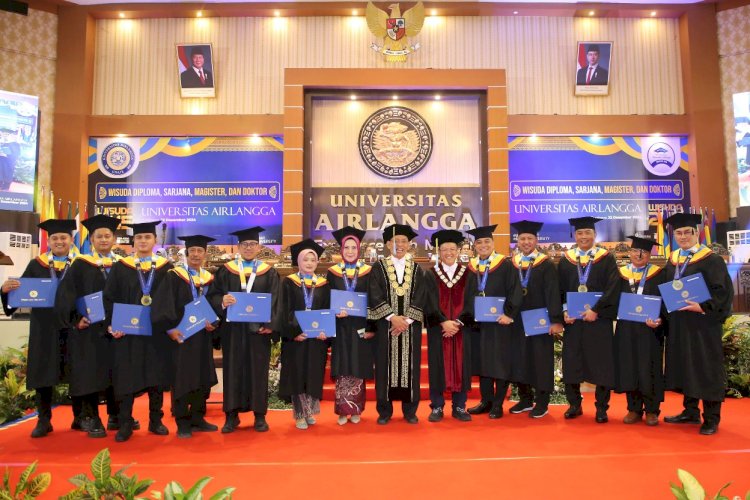 Wali Kota Eri saat wisuda/RMOLJatim