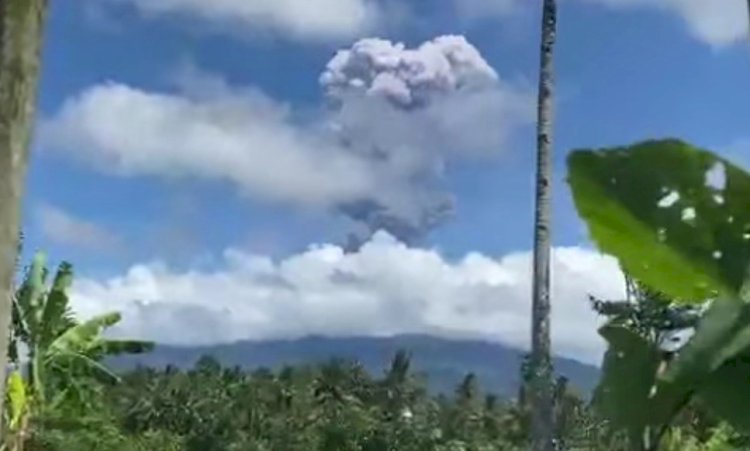 Kabut hitam Gunung Raung/ist