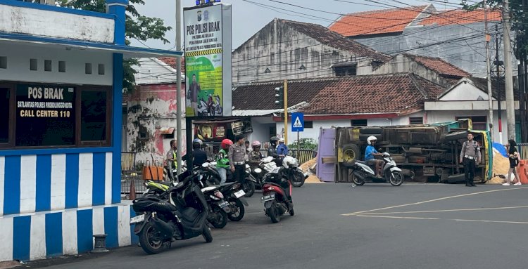 Lokasi truk terguling 