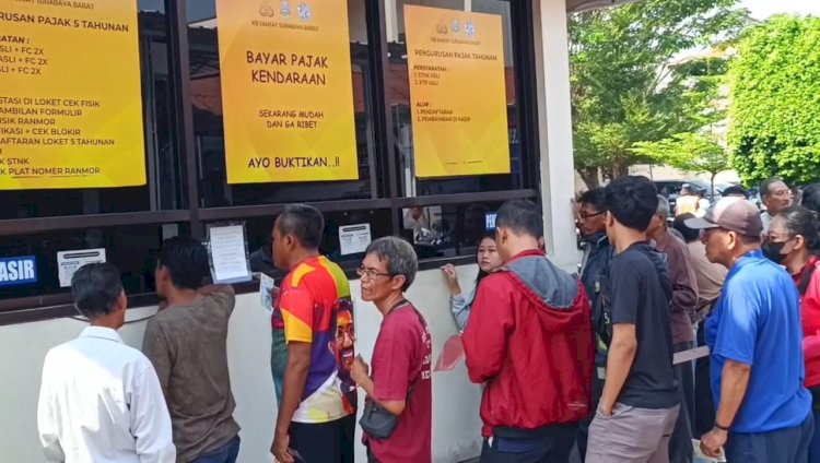 antrian pembayaran pajak kendaraan di Samsat