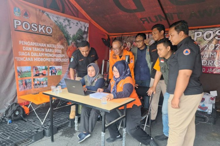 Posko siaga bencana hidrometeorologi di kantor BPBD Jatim/antara