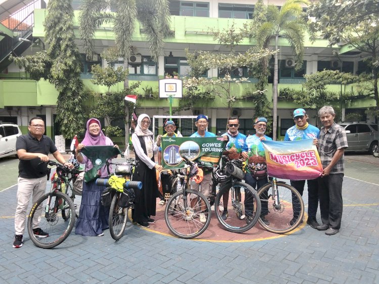 Setelah 7 hari gowes dari Tangsel-Surabaya, Komunitas Musicycle tiba di Kota Pahlawan dan kampanyekan sekolah hijau di SMP Taman Pelajar/RMOLJatim