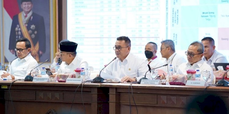 Menteri Perdagangan Budi Santoso (tengah) dalam Rapat Koordinasi Bidang Pangan yang dipimpin Menteri Koordinator Bidang Pangan Zulkifli Hasan di Semarang, Jawa Tengah/Ist