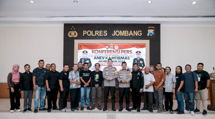 Kapolres Jombang saat anev bersama media/Ist