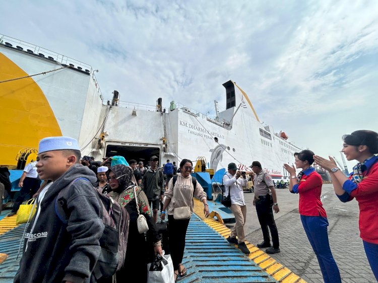 Angkutan penyebrangan KM Dharma Kartika II milik PT DLU/Ist
