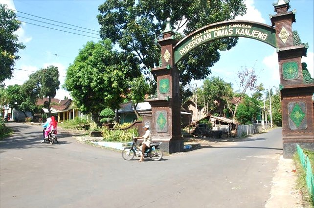 Pintu Gerbang Padepokan Dimas Kanjeng Taat Pribadi. /Ist
