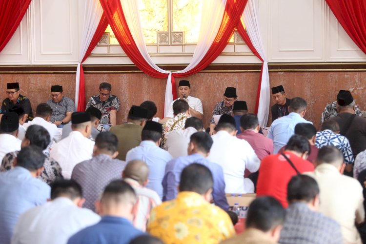 Teks foto: Istighosah dan Doa Bersama, Ikhtiar Waspadai Potensi Bencana Alam Memasuki Cuaca Ekstrim di Surabaya/ist
