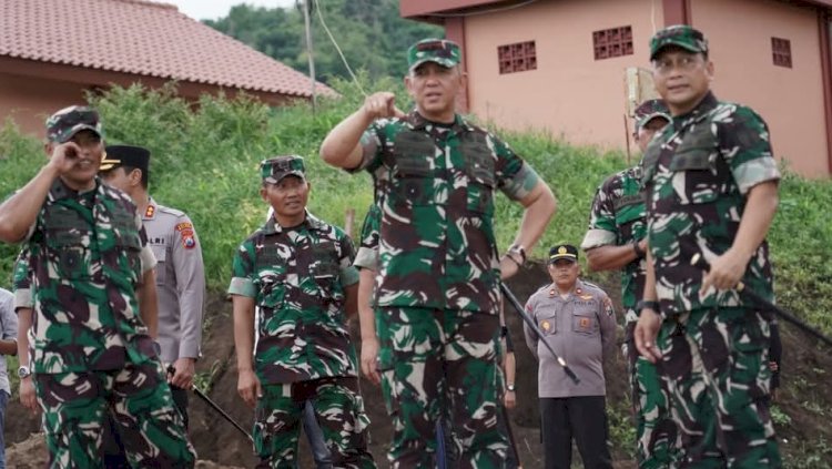 Tdks foto: Mayjen TNI Rudy Saladin, M.A, meninjau pembangunan asrama SMA Taruna Nusantara/ist