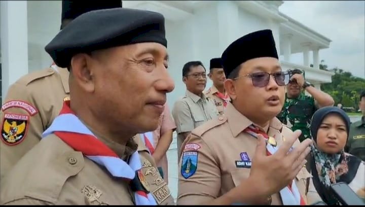 Pj Gubernur Jatim, Adhi Karyono saat memberikan keterangan pers/RMOLJatim