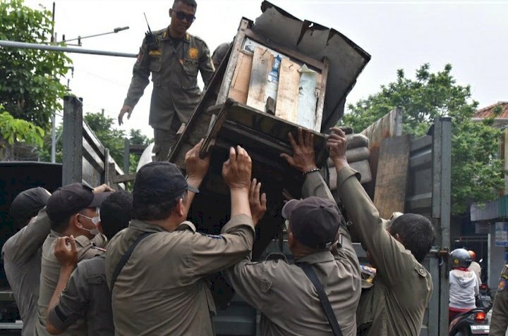 Penertiban lapak PKL di sepanjang Jalan Kenjeran hingga Ngaglik/RMOLJatim