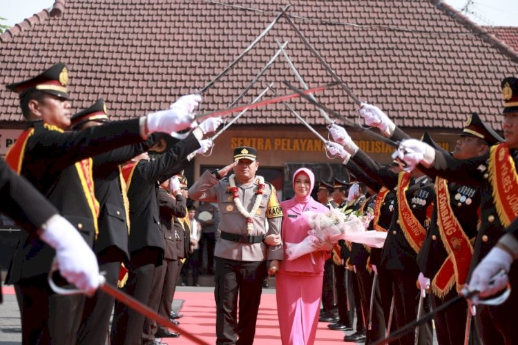 Pedang pora sambut Kapolres baru Jombang/RMOLJatim
