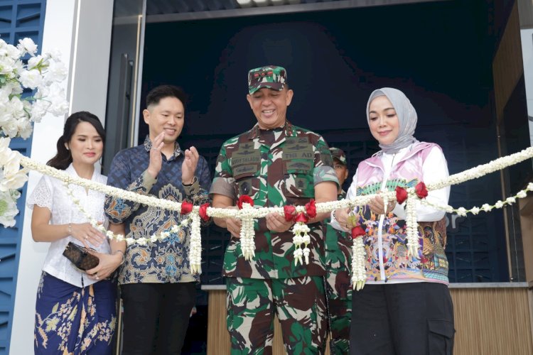 Mayjen TNI Rudy Saladin meresmikan Gedung Ambassador sport/ist