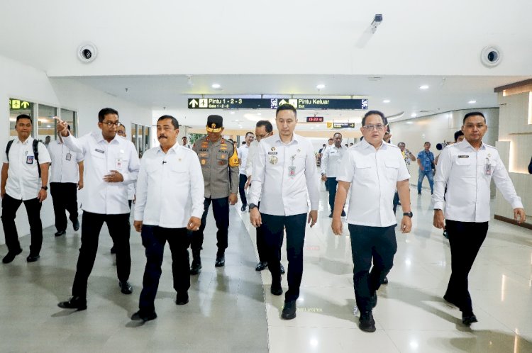 Pj Gubernur Jatim Adhy Karyono di Terminal 2 Bandara Juanda/ist