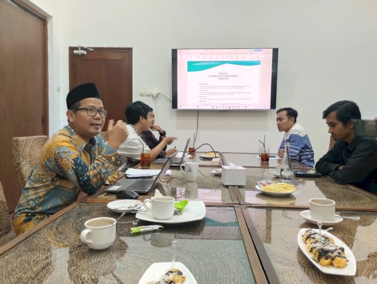Prof Noor Harisudin saat jumpa pers.