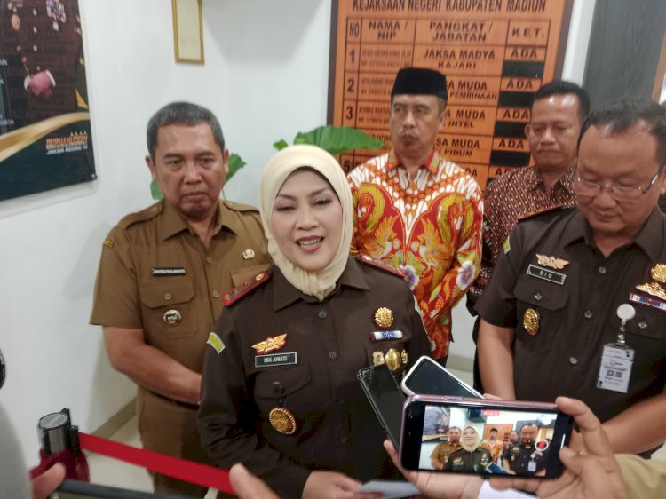 Keterangan foto : Kepala Kejaksaan Tinggi (Kajati) Jawa Timur Mia Amiati