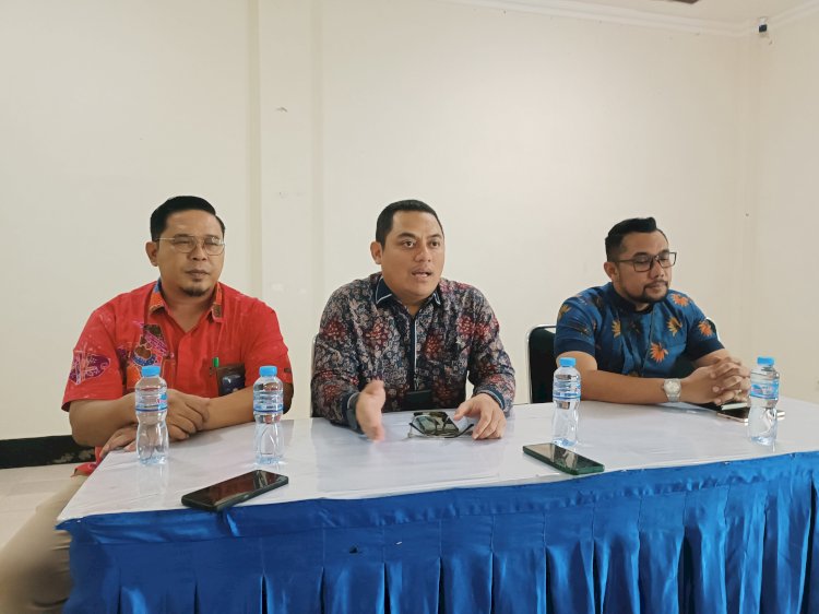 Foto : Pimca BRI Bondowoso (tengah) saat berikan keterangan kepada sejumlah media/RMOLJatim 