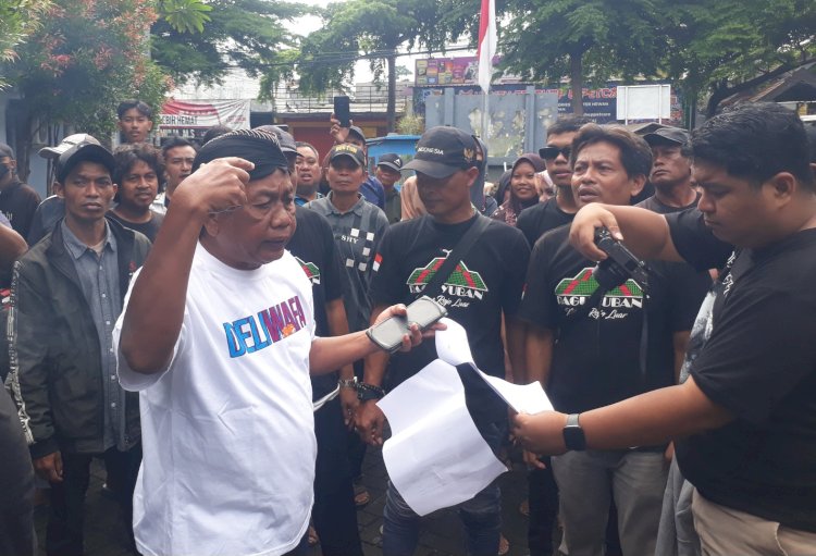 Puluhan PKL demo kantor Satpol PP Jombang/RMOLJatim