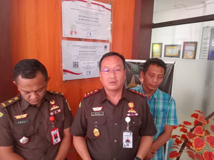 Kajari kabupaten Madiun Oktario Hartawan Achmad, Jumat (24/1).