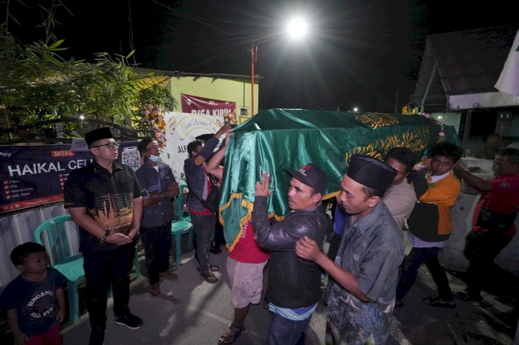 Pj Wali Kota Mojokerto, Ali Kuncoro menyambut kedatangan jenasah siswa yang meninggal/Ist