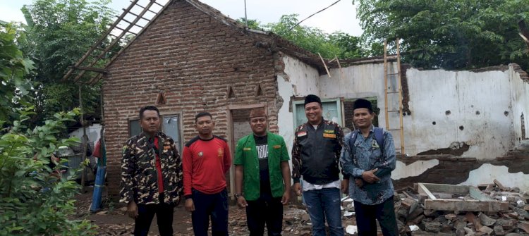 GP Ansor dan Banser Kota Probolinggo saat persiapan renovasi di rumah warga/Ist