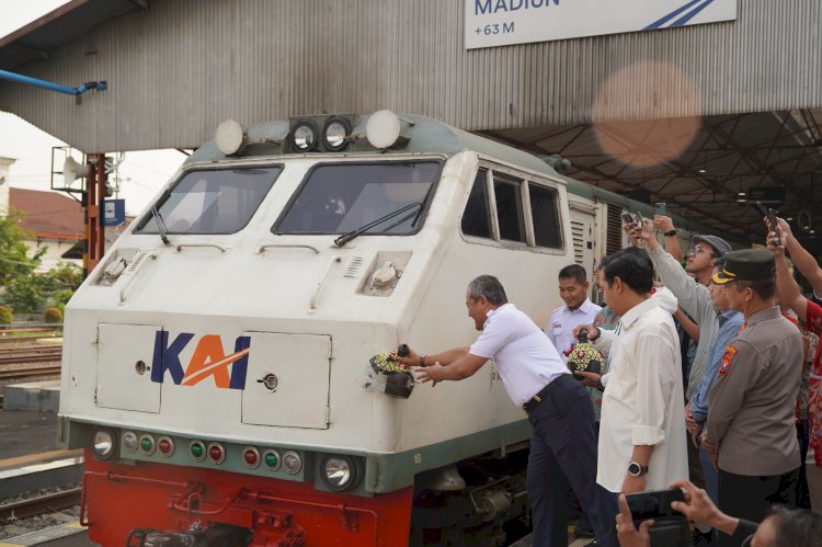 Vice President PT KAI Daop 7 Madiun, Suharjono saat meresmikan peluncuran KA Madiun Jaya di stasiun Madiun/RMOLJatim