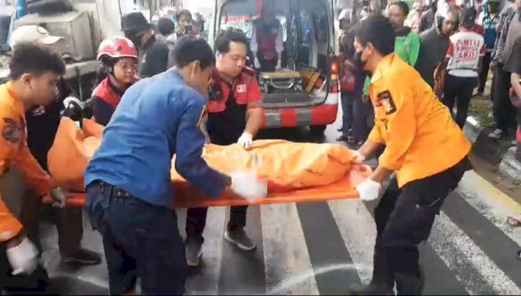 Evakuasi kecelakaan di tanjung perak 