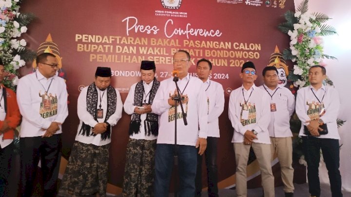 Foto : Paslon Rahmad saat mendaftar ke KPU Bondowoso/RMOLJatim