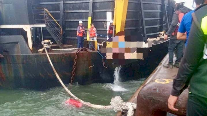 Caption : Proses Evakuasi Korban Di Area Dermaga Pelabuhan PT. DABN