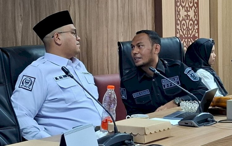 Ketua Komisi III DPRD Kabupaten Probolinggo (Baju Putih) saat di RDP pada Rabu 4 Februari 2025. /RMOL Jatim 