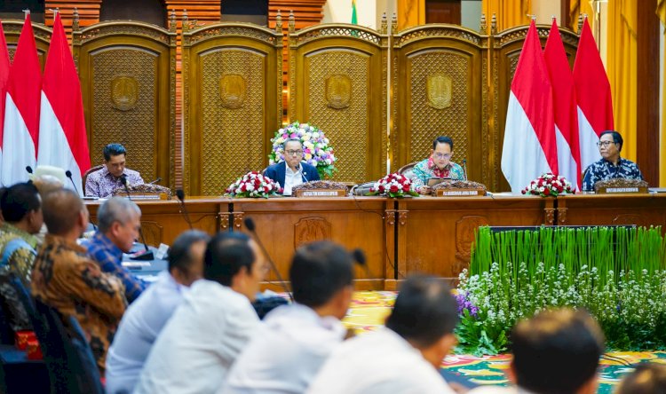 Pj Gubernur Jatim Adhy Karyono saat menerima Komisi II DPR RI/Ist