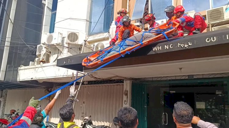 Teknisi AC di Surabaya yang Tersengat listrik 