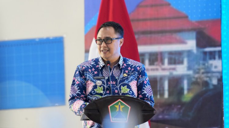 Pj Wali Kota Malang, Iwan Kurniawan, S.T, MM saat memberikan arahannya/Ist