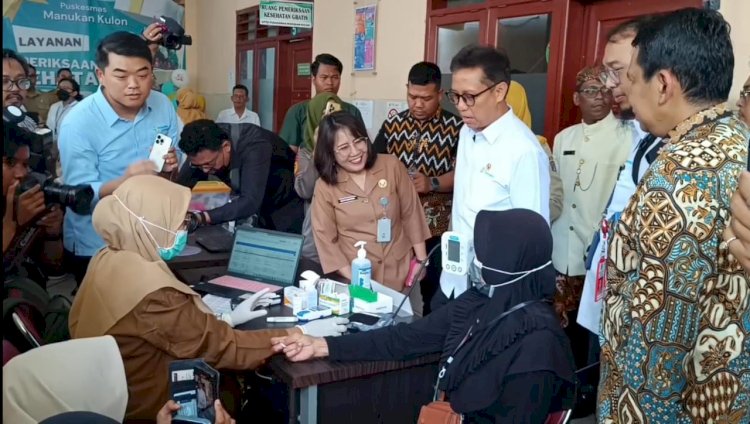 Menkes mengunjungi Puskesmas Manukan Kulon