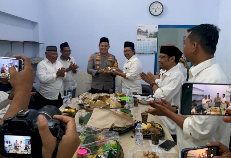 PWI Jombang potong tumpeng peringatan HPN 2025/RMOLJatim