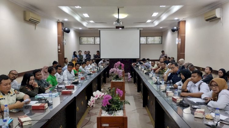 Perwakilan berbagai Tenaga Non ASN OPD Pemkab Jember, saat hearing di ruang ruang Banmus DPRD Jember/Ist