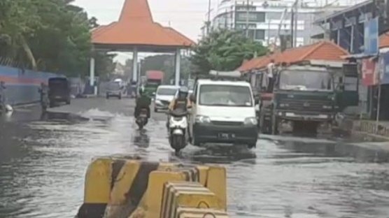 Ilustrasi banjir rob di Tanjung Perak Surabaya/ ist