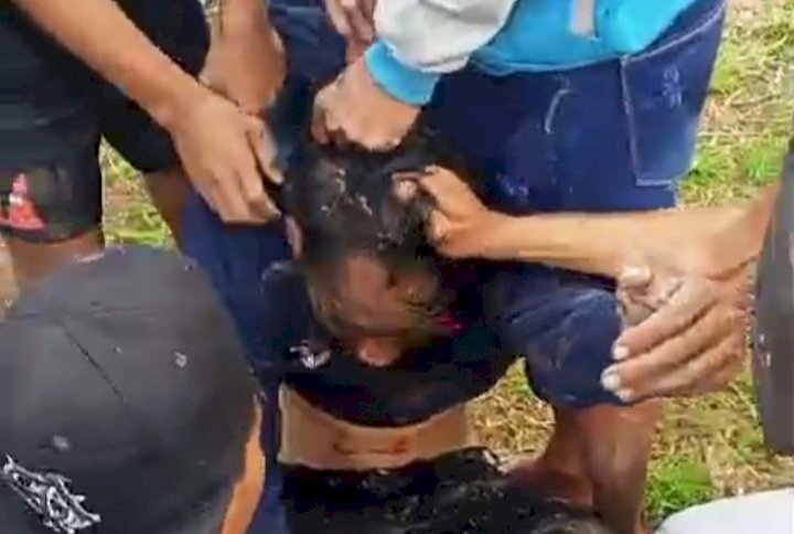 Terduga pelaku pembunuhan saat tertangkap warga/Ist